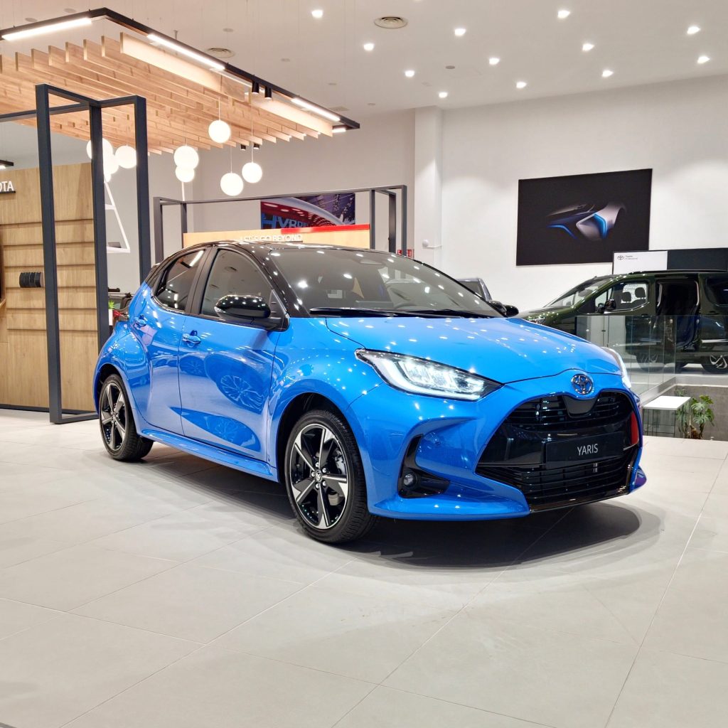 Toyota Yaris 2024 Premiere Edition 130cv Azul Neptuno en Ourense