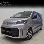 Toyota PROACE VERSO 2025 Proace Family L1 2.0D 8pl. Advance 145 ID: 8778 Silver Toyota minivan in a showroom with a 'Toyota Ocasión' banner in the background, front three-quarter view.