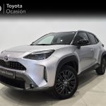 Toyota YARIS CROSS 2022 Adventure 120h 4x4 Awd-i ID: 8796 Silver Toyota SUV in a showroom, front-left angle with prominent grille and black wheel arches, 'Toyota Ocasión' sign in the background